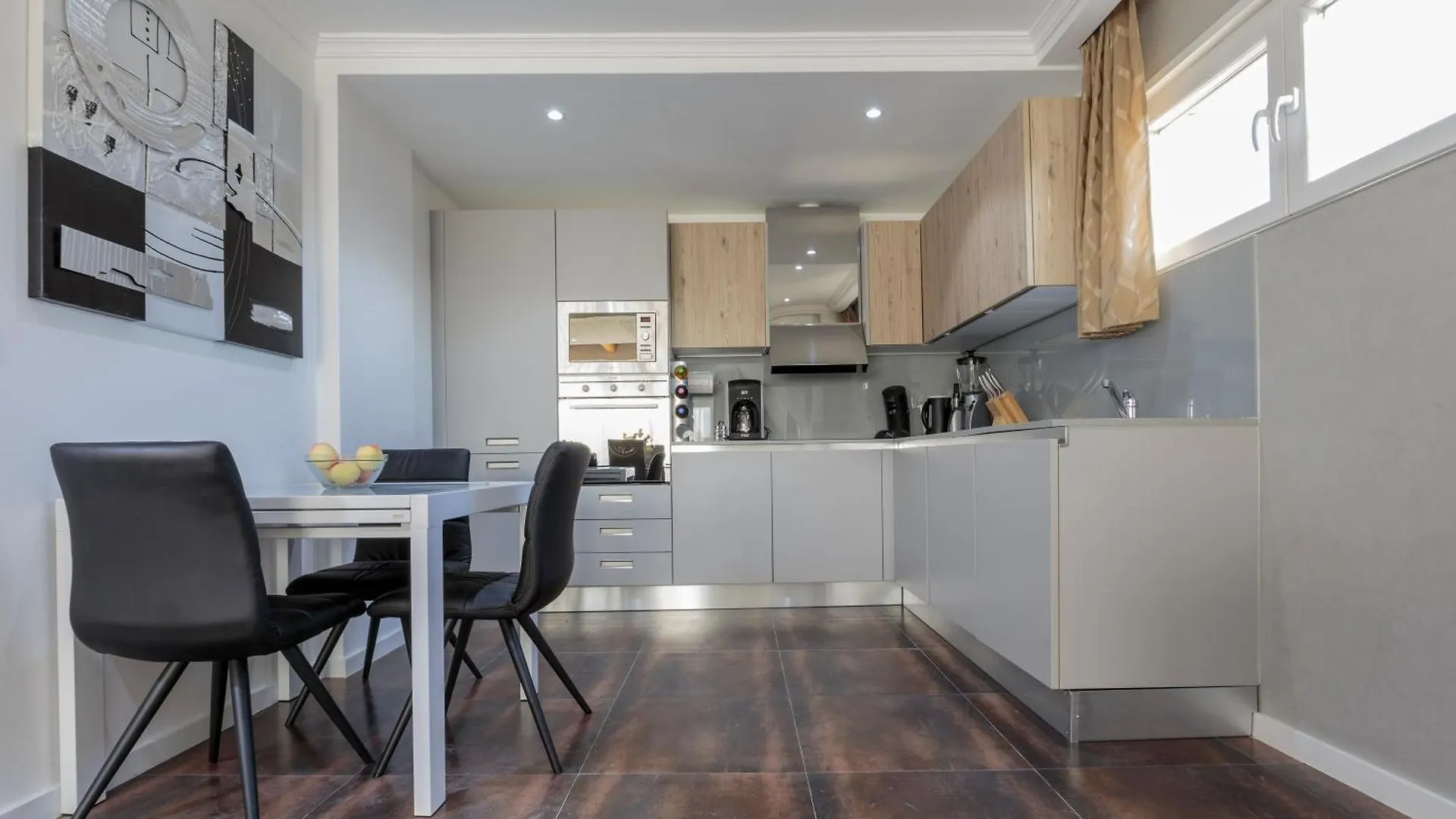 The Queen Luxury Apartments - Villa Vinicia Luxembourg 0*,  Luxembourg