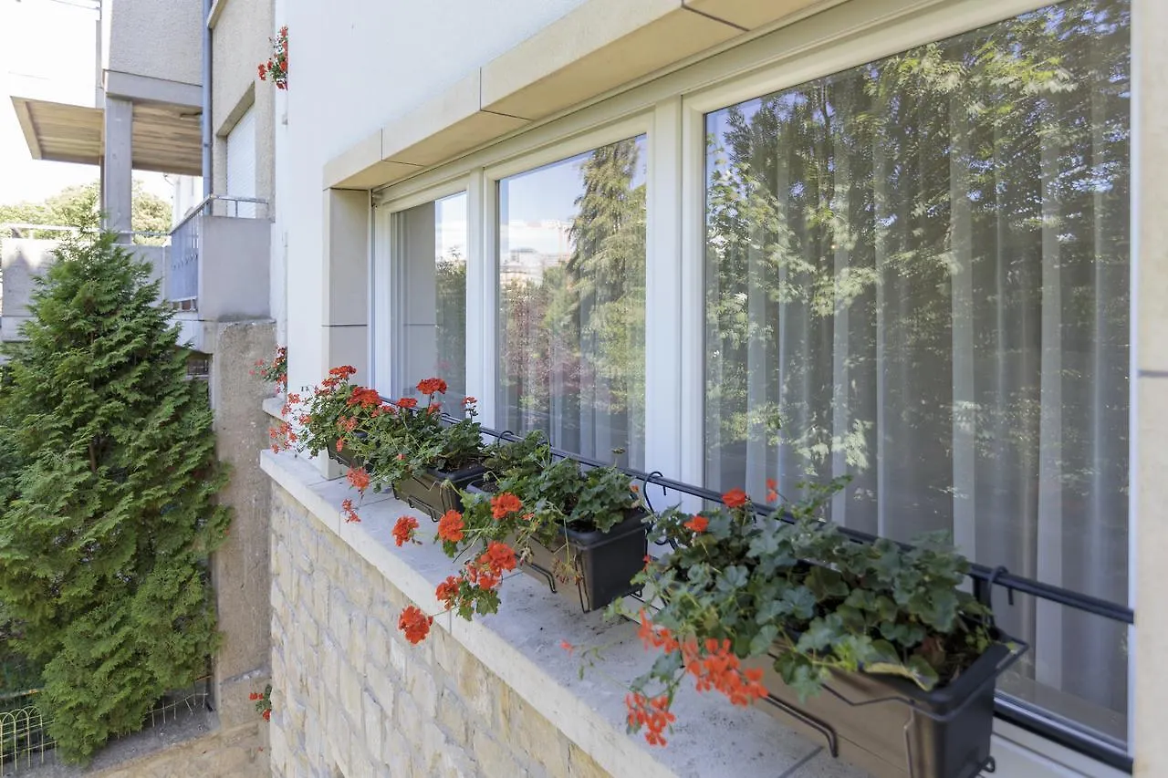 The Queen Luxury Apartments - Villa Vinicia Luxembourg 0*,  Luxembourg