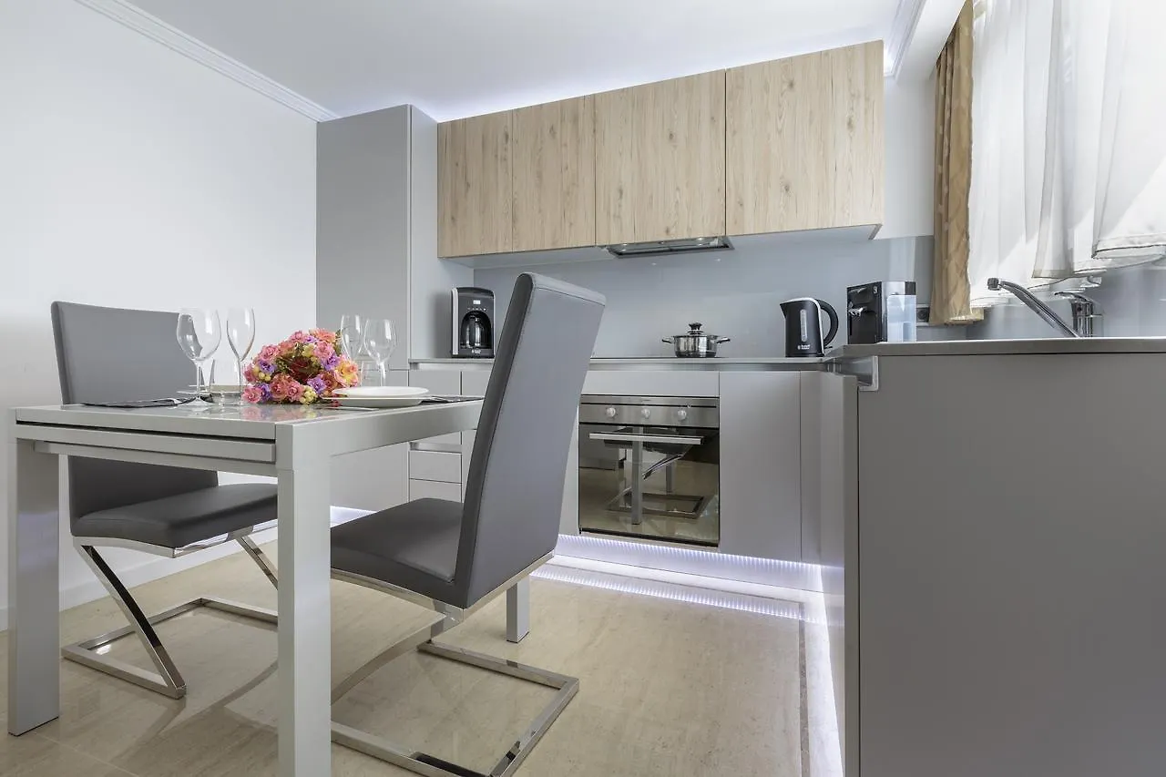 The Queen Luxury Apartments - Villa Vinicia Luxembourg 0*,  Luxembourg